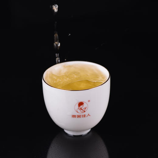 【预售6折，买5送1】2026《曼松乔木》春茶 200克/饼 生茶 商品图3