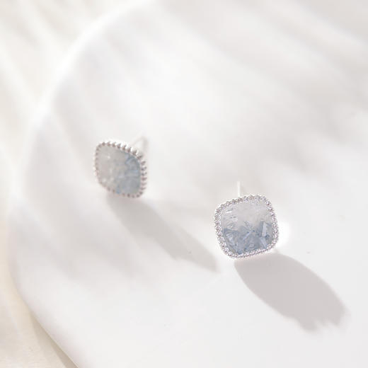 三彩2026新款轻奢方形渐变仿水晶耳钉合成锆石出游通勤约会耳饰女 商品图3