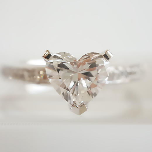 AU750白金经典简约三爪款心型1.03克拉钻石戒指14号（戒圈可改）290126NJS42 商品图8