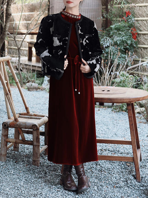 【100%桑蚕丝】 真丝丝绒长裙   过年约会、参加各种聚餐聚会总要一件能撑场面的裙子，这几条裙子藏肉显瘦不紧绷  自带优雅和贵气 商品图4