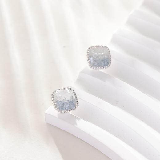 三彩2026新款轻奢方形渐变仿水晶耳钉合成锆石出游通勤约会耳饰女 商品图1