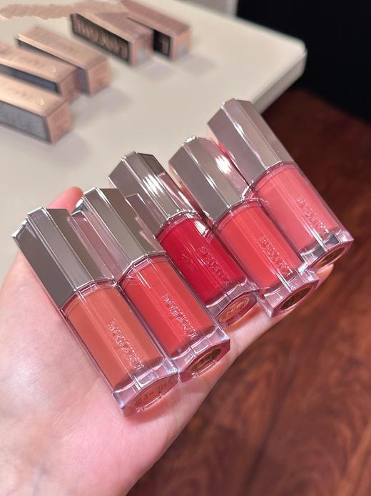 【特供深圳南通市场，代购集散地】兰蔻 是我爆汁丰唇蜜 一涂嘴唇立马QQ弹，是非常juicy的果冻唇效果 而且颜色都好清透，不会太浓 很有淡颜氛围～又能恰好遮盖住唇色！ 商品图5