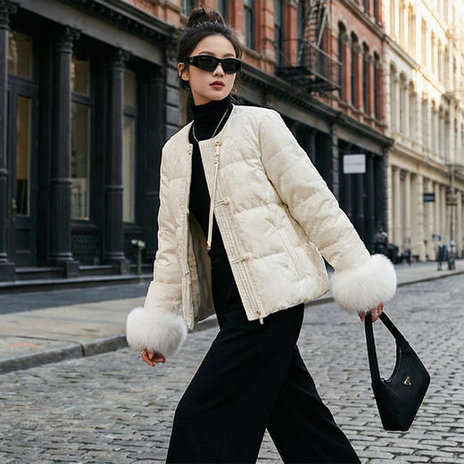 【咕咕同款】NANSONGSILK/NS新中式百搭国风新中式圆领盘扣毛毛袖羽绒服Y49D61685Z南宋 商品图3