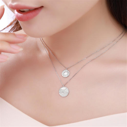 XQS30000015SX38J0000 潮宏基CHJ 向阳而生银项链双层项链镂空圆牌项链925银 商品图4