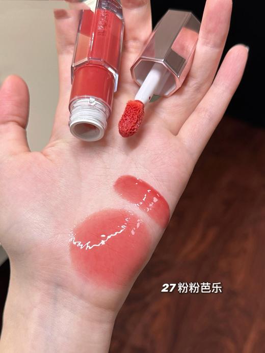 【特供深圳南通市场，代购集散地】兰蔻 是我爆汁丰唇蜜 一涂嘴唇立马QQ弹，是非常juicy的果冻唇效果 而且颜色都好清透，不会太浓 很有淡颜氛围～又能恰好遮盖住唇色！ 商品图2