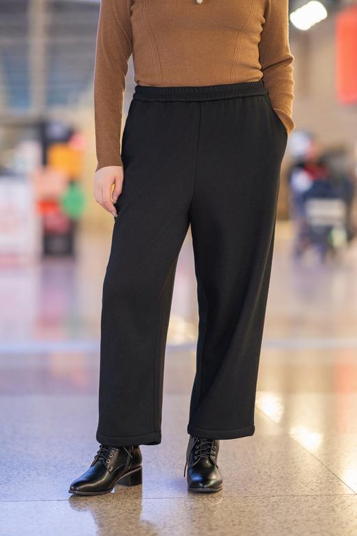 秒拍秒发！现货 ！【🔥萝卜裤】黑白2色可选，松紧腰，垂坠廓形，内层细密短绒，保暖舒适亲肤！面层面料：67%聚酯纤维，14.3%粘纤，7.8%锦纶，7.6%腈纶，3.3%羊毛 商品图9