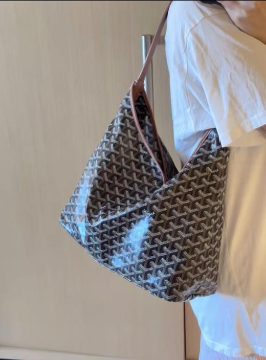 职场人坠爱的通勤包包 Goyard戈雅HOBO 名副其实的通勤包王  轻便 百搭又容量大👍 是不会在家落灰的高频率使用包包👜 商品图0