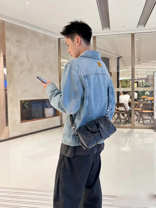 LV Keepall25 黑武士 斜挎包 商品图3