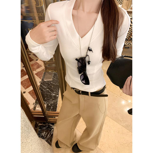 <曾小咸推荐> 2.26 现货秒杀 ！微信超特价！2色v领长袖t恤 日常109.99 立减50 秒杀59.99！！复古卡其色高腰直筒休闲裤  秒杀129.99！ 商品图2