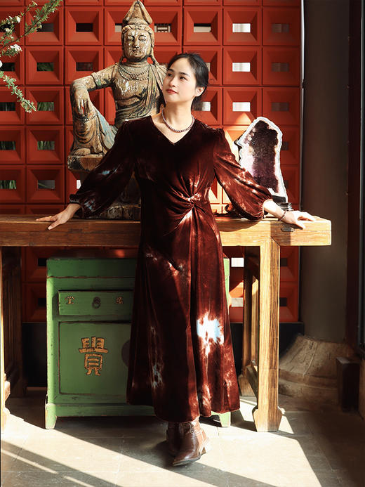 【100%桑蚕丝】 真丝丝绒长裙   过年约会、参加各种聚餐聚会总要一件能撑场面的裙子，这几条裙子藏肉显瘦不紧绷  自带优雅和贵气 商品图7