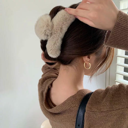 真獭兔毛/水貂毛球/水钻蝴蝶结鲨鱼夹  A-5800 商品图7