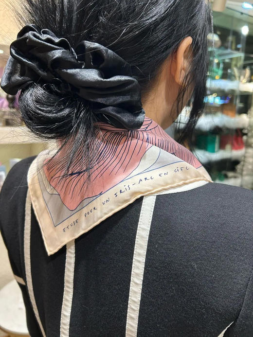 爱马仕 鸢尾彩虹 丝巾 商品图1