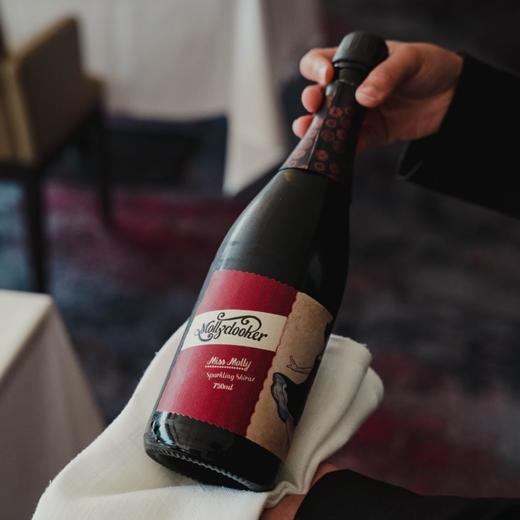 澳洲膜拜庄出品！梅利小姐西拉气泡红酒 Miss Molly Sparkling Shiraz 2023 商品图1