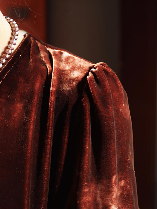 【100%桑蚕丝】 真丝丝绒长裙   过年约会、参加各种聚餐聚会总要一件能撑场面的裙子，这几条裙子藏肉显瘦不紧绷  自带优雅和贵气 商品图10