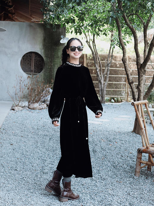 【100%桑蚕丝】 真丝丝绒长裙   过年约会、参加各种聚餐聚会总要一件能撑场面的裙子，这几条裙子藏肉显瘦不紧绷  自带优雅和贵气 商品图3