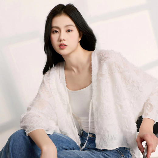 三彩2026新款法式羽毛肌理披肩外搭米白柔美系绳短款仙气氛围约会 商品图2