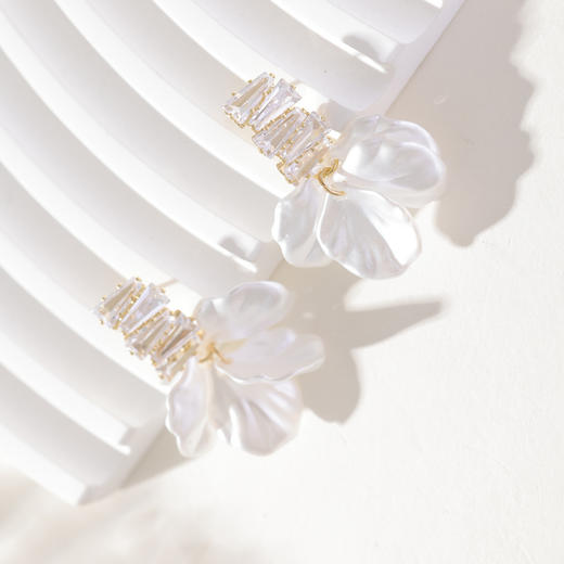 三彩2026新款花瓣流苏耳环银针女耳饰轻奢锆饰约会晚宴送礼 商品图4