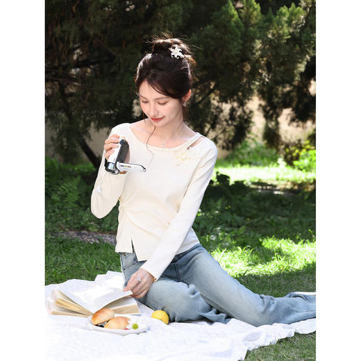 鹿向南「茉影扶光」长袖杏色T恤女春季新款气质开叉显瘦打底上衣 商品图4