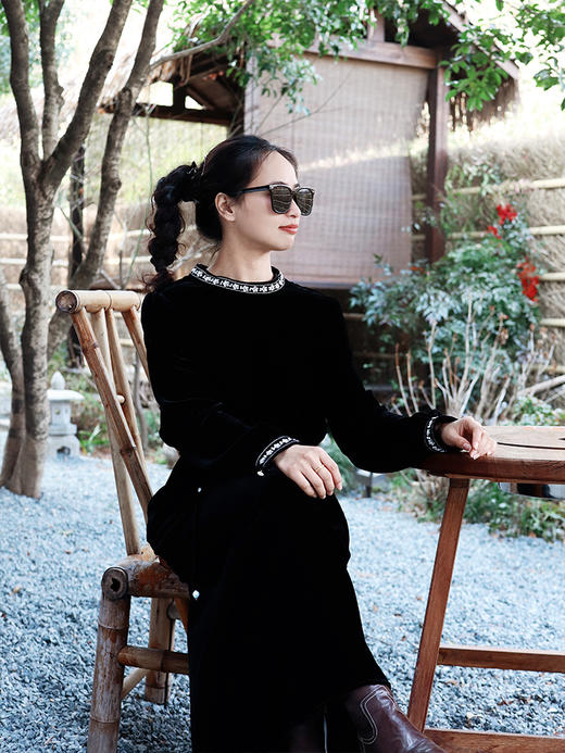 【100%桑蚕丝】 真丝丝绒长裙   过年约会、参加各种聚餐聚会总要一件能撑场面的裙子，这几条裙子藏肉显瘦不紧绷  自带优雅和贵气 商品图1