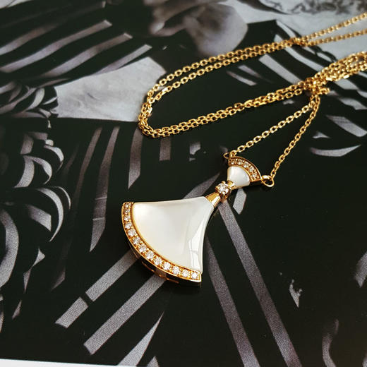 AU750黄金经典时尚高定定制款贝母扇子造型群镶钻石吊坠项链 链长：44CM（长度可调节）010226NJS01 商品图4