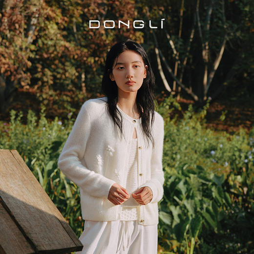 东黎 • 复苏的呼吸 淑气生花 丝绒女士手绣春日精致百搭圆领开衫 6053 商品图0