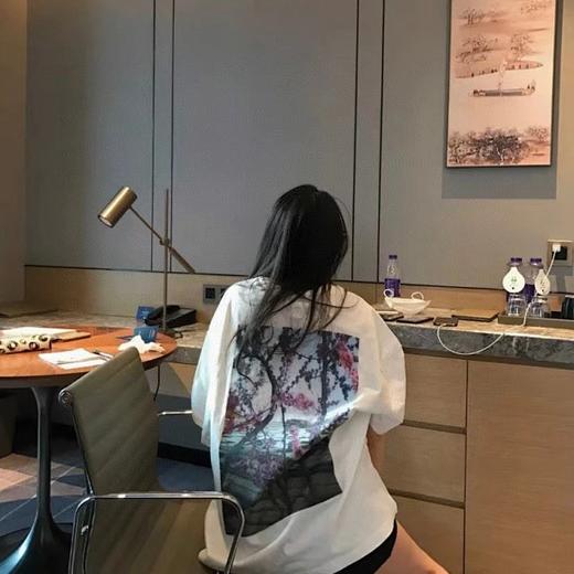 .清仓，白色m码！110-150斤！Fog花卉短袖，粗纱棉材质，久洗不变形，超强质感，男女同款 商品图0
