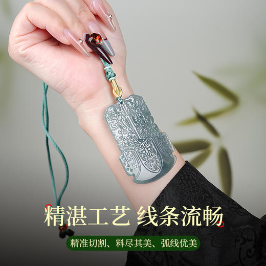 翡翠A货双龙饕餮剑形玉牌吊坠双面浅雕工精湛带证书颈饰男女同款 商品图4