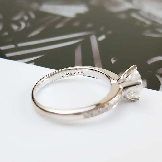 AU750白金经典简约三爪款心型1.03克拉钻石戒指14号（戒圈可改）290126NJS42 商品图7