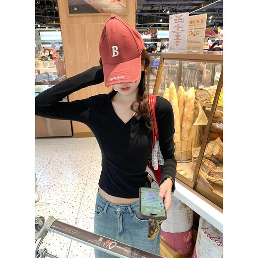 <曾小咸推荐> 2.26 现货秒杀 ！微信超特价！2色v领长袖t恤 日常109.99 立减50 秒杀59.99！！复古卡其色高腰直筒休闲裤  秒杀129.99！ 商品图1