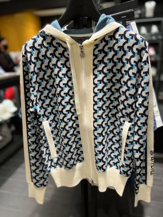 G家新款秋冬女士提花针织带帽外套来了！市场高品质❗️客供定制对版混涤配美丽诺羊毛纱线，客供高品质辅料，高密度提花针织更有质感，拉链带帽设计显得很乖，有微微的垂感上身肩背特别纤薄！ 商品图1