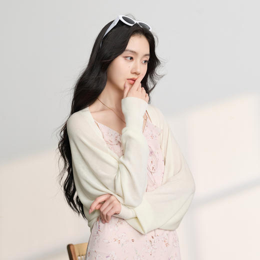 【100莱赛尔】三彩2026新款奶白连袖针织披肩外搭休闲轻薄简约女 商品图4