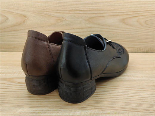 2024年豪行春季新款正品真皮复古休闲舒适中跟系带女单鞋24192675 商品图4