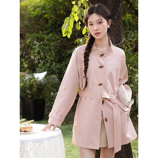 鹿向南「粉蝶漫春」半高领气质粉色风衣春季新款时尚中长款外套女 商品图3