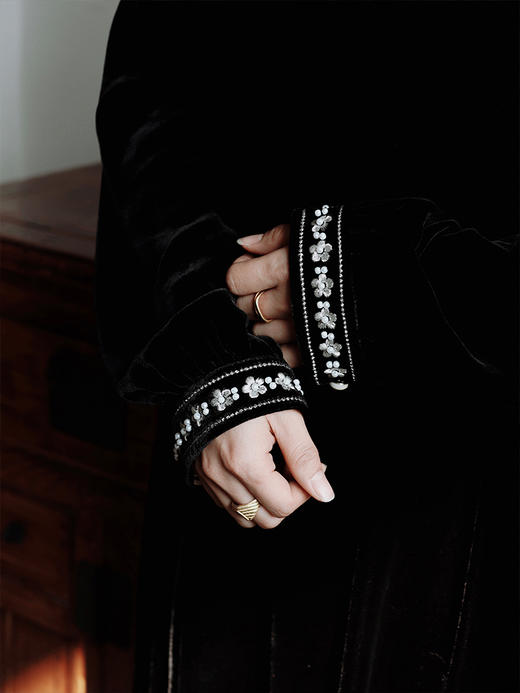 【100%桑蚕丝】 真丝丝绒长裙   过年约会、参加各种聚餐聚会总要一件能撑场面的裙子，这几条裙子藏肉显瘦不紧绷  自带优雅和贵气 商品图2