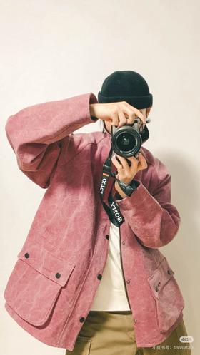 一店d 𝐁𝐚𝐫𝐛𝐨𝐮𝐫×𝐍𝐨𝐚𝐡工装夹克安排 马思纯同款 作为它们之间的第五次联名简直把配色调到了新高度，绝美！超好看 厚重的全棉外壳、类似刺子布的质感、特殊的染色工艺