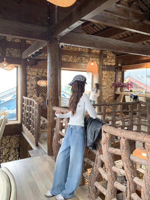 <曾小咸推荐>2.20现货秒杀 ！微信超特价！韩系镂空领口t恤 日常109.99 立减50 秒杀59.99！！复古纹理宽直筒牛仔裤 秒杀99.99！！ 商品图5