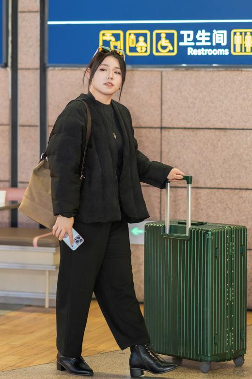 秒拍秒发！现货 ！【🔥萝卜裤】黑白2色可选，松紧腰，垂坠廓形，内层细密短绒，保暖舒适亲肤！面层面料：67%聚酯纤维，14.3%粘纤，7.8%锦纶，7.6%腈纶，3.3%羊毛 商品图8