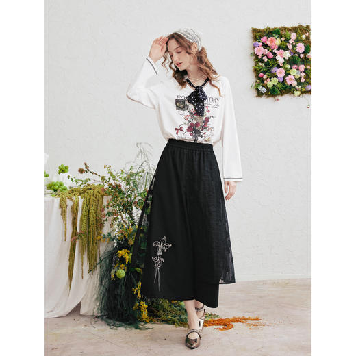 两三事 半夏山风 2026春季新款复古蕾丝拼接刺绣阔腿裤女休闲裤 商品图1