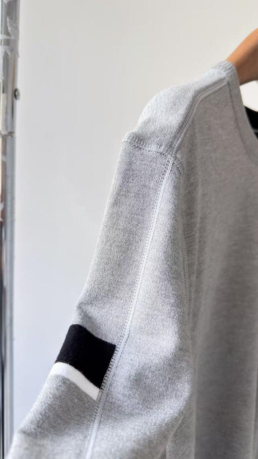 25冬款PX G原单男款毛衣，超级帅气的男款，韩国🇰🇷客供纱线🧶，有质感💕，有弹力超舒服，工艺复杂，撞色设计，超级帅气，质感满满！有一定厚度，单穿或者里面搭配打底穿都好看！ 商品图5