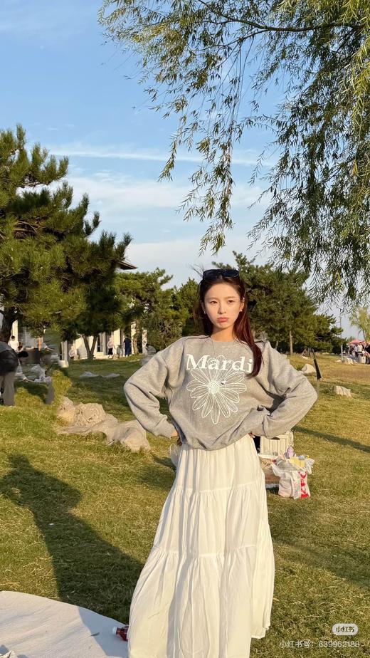 一店d 爆款𝐌𝐚𝐫𝐝𝐢情侣长袖T 新款雏菊 韩版！！太太太又松弛感了，袖口做了升级简直把传统的𝐭和卫衣完美融合起来 上身真的超美 商品图8