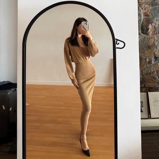 ROMI STUDIO“ 法式赫本”伊力特多层收褶弹力毛织连衣裙RWCWLG7434 商品图0