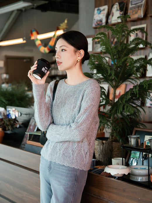 【桑蚕丝+羊绒镂空套衫】25年秋冬新品女士圆领轻薄针织套衫时尚毛衣 商品图0