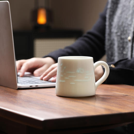 帆书文创·“水面清圆”玲珑瓷云生杯 商品图2