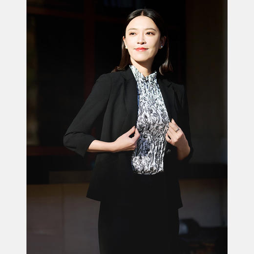 皮尔卡丹女装黑色无领一粒扣西服上衣P51121U5035B0 商品图3