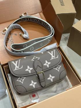 F020501大象灰老花法棍包翻盖休闲腋下斜挎单肩包