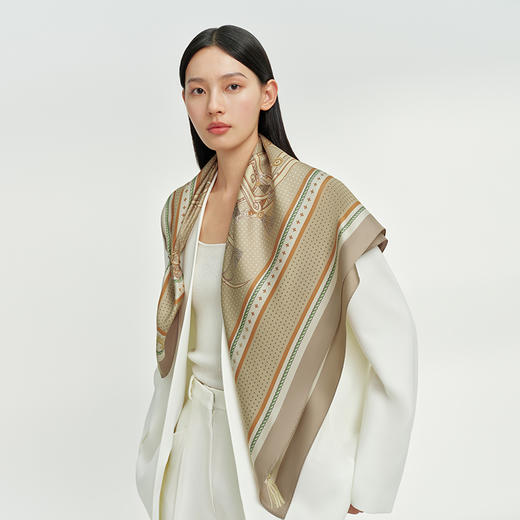 万事利双面印花大方巾-驰骋之心 商品图3