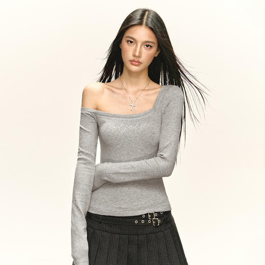 Ariseism 美式复古设计感斜肩长袖T恤女春季新款修身外穿打底上衣 商品图0
