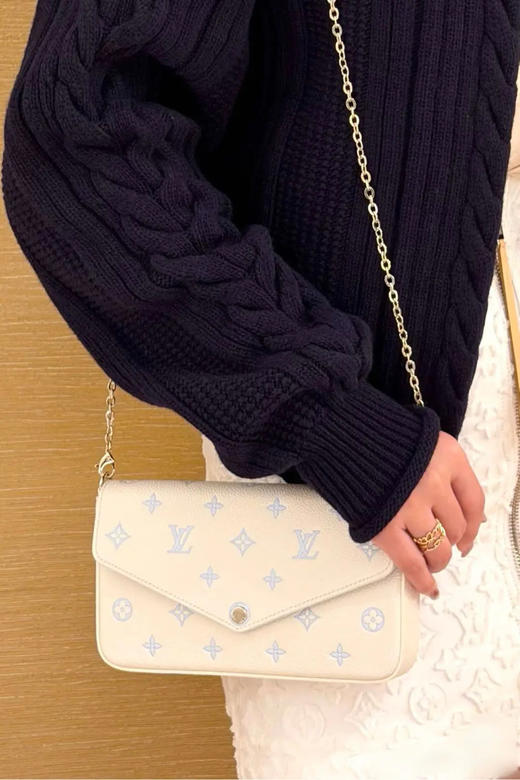 LV 玉桂狗 压纹牛皮 三合一 斜挎包 商品图2