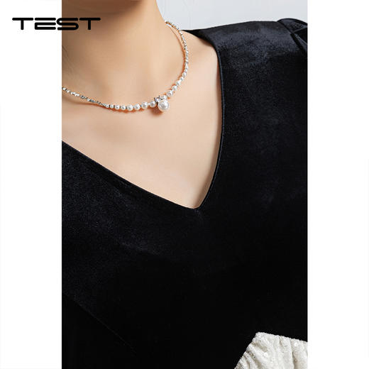 春上新丝绒拼接连衣裙V领收腰显身材气质小黑裙4261001 商品图2