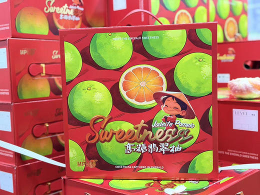 翡翠柚色泽红润 🔅肉质细嫩💧汁水丰富 ！口感甜度适中 ，是补充维生素和去火气的最佳选择❤一个口感爆棚的柚子[鼓掌] 商品图1